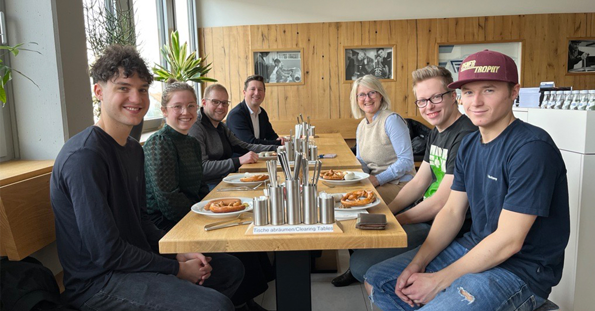 2024-ausbildungsende-titelbild 2024-ausbildungsende-titelbild